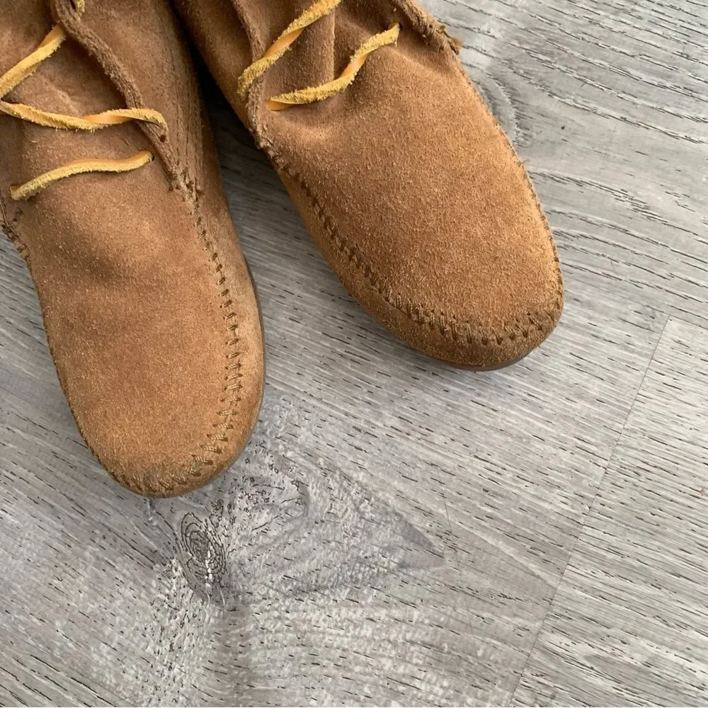MINNETONKA BROWN SUEDE MOCCASIN BOOTS